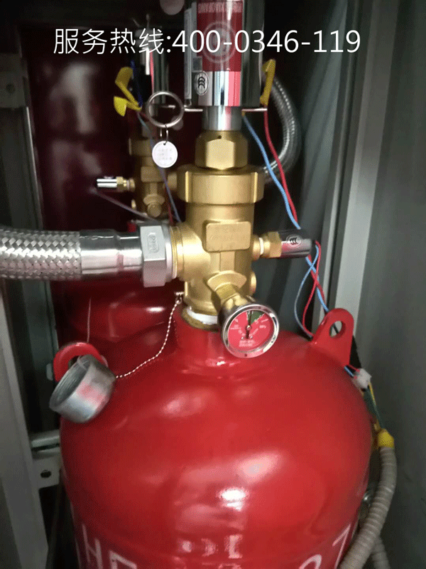 气体灭火瓶储存间是否可以走水管